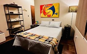 Lindo Studio em Casa de Alto Padrão Jd Marajoara